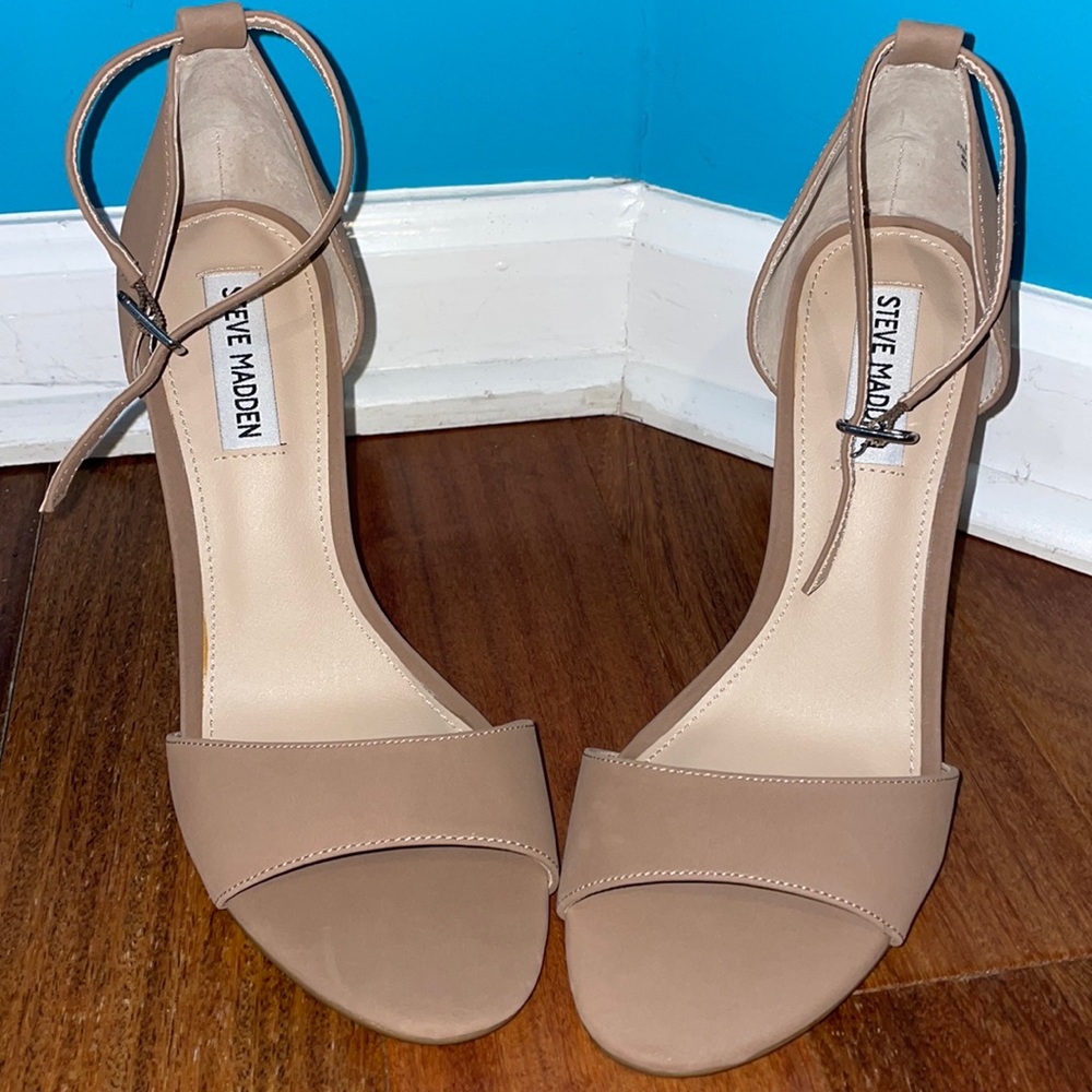 STEVE MADDEN NUDE HEELS